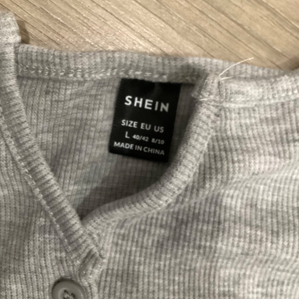 SHEIN Tops - Picture 5 of 11
